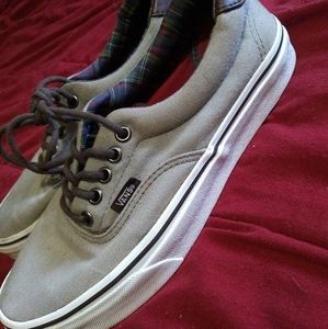 Vans shoes (men or women )